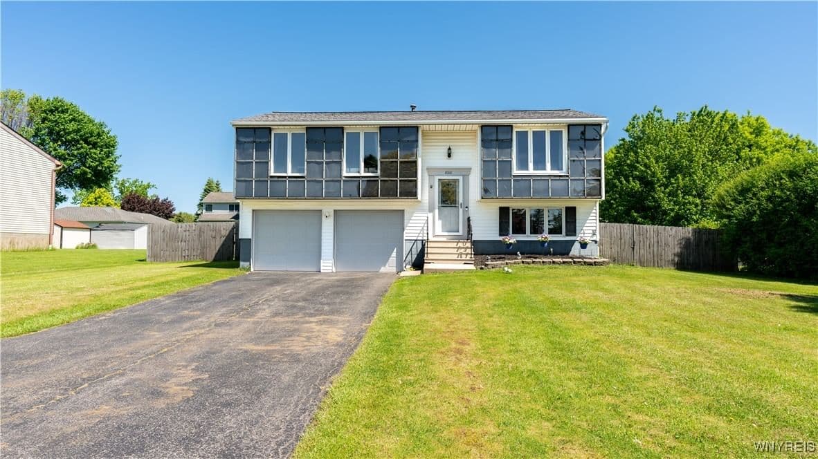 8010 Ashwood Drive, Niagara, NY 14304 - Image 2