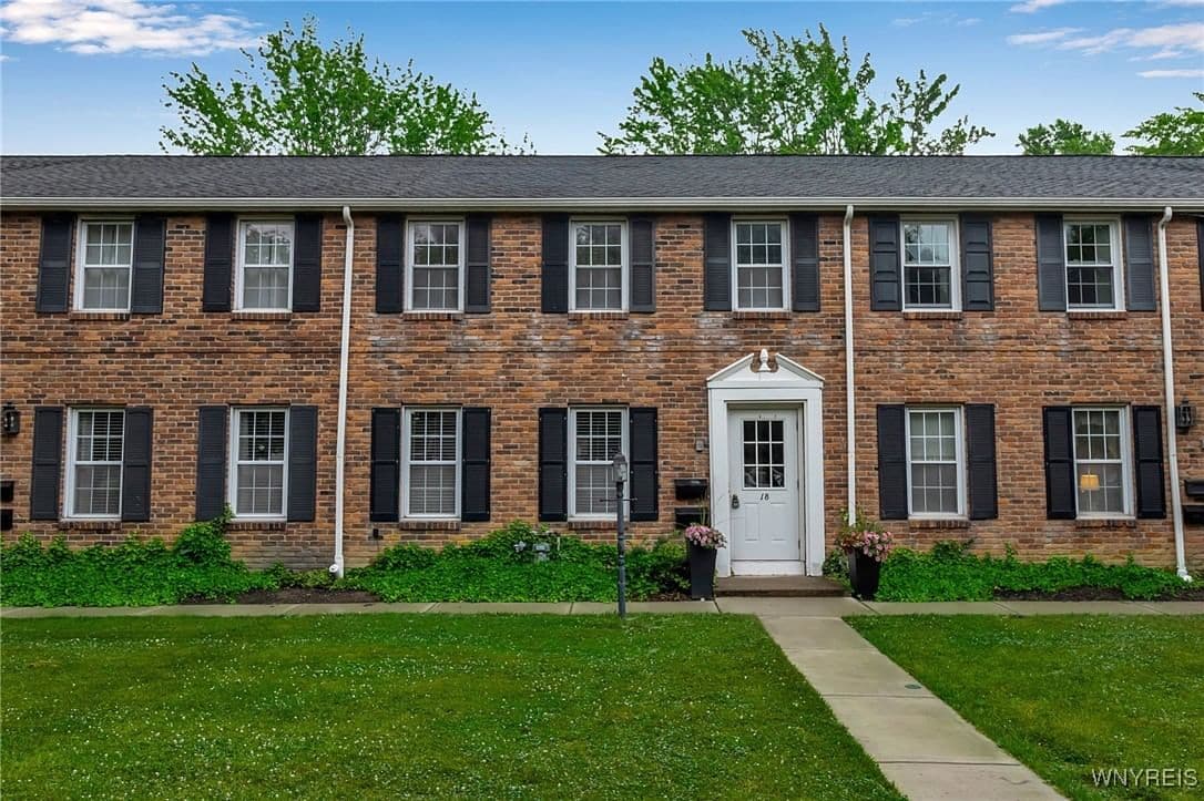 Property 18 Thomas Jefferson Lane, Amherst, NY 14226