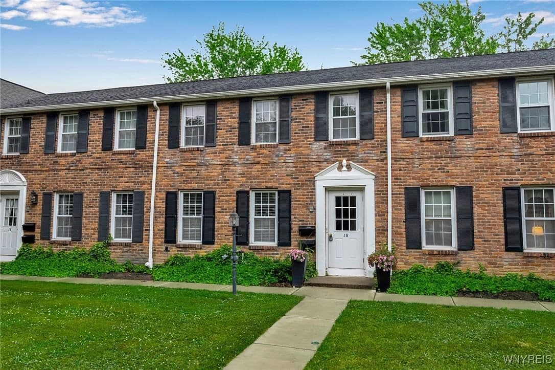 18 Thomas Jefferson Lane, Amherst, NY 14226 - Image 2