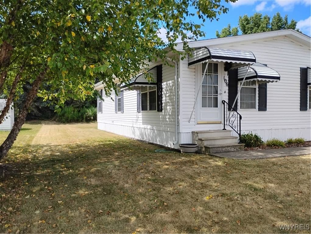 106 Parkside Circle, Cheektowaga, NY 14227 - Image 2
